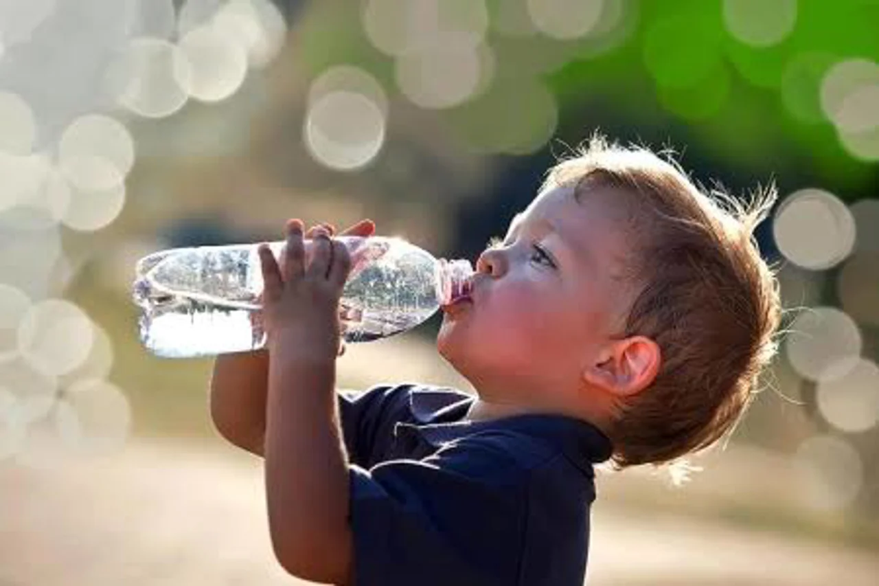 💧 فلاسک آب در مدرسه؛ یک ضرورت نه یک انتخاب!